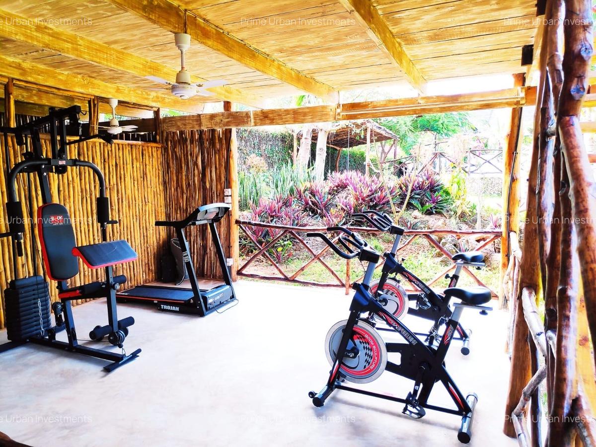 6 Bed House with En Suite in Watamu - 2