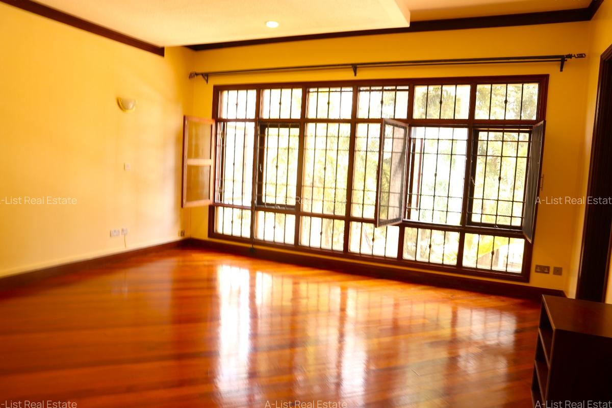 3 Bed House with En Suite at Hillview - 11