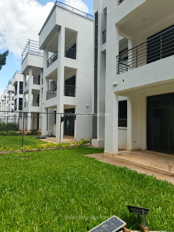 4 Bed Townhouse with En Suite at Lavington - 4