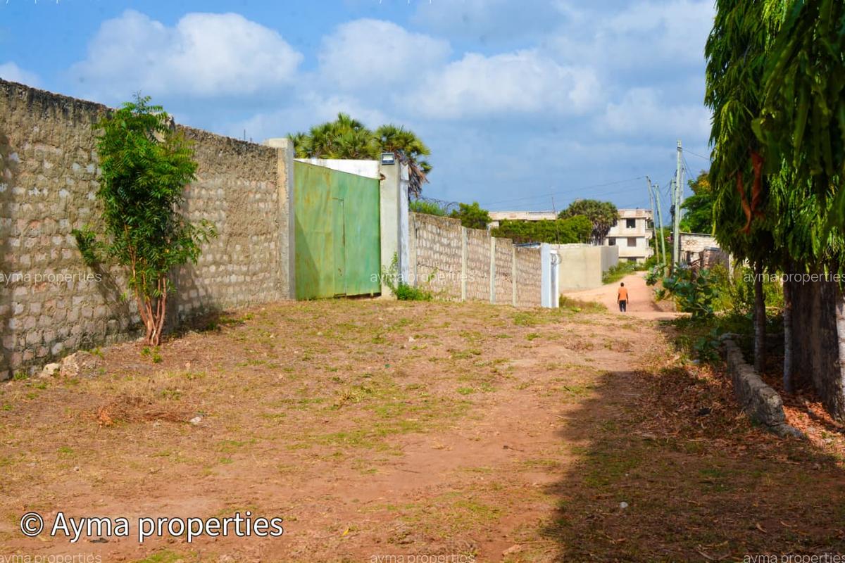 1,012 m² Land at Palm Beach Road - 5