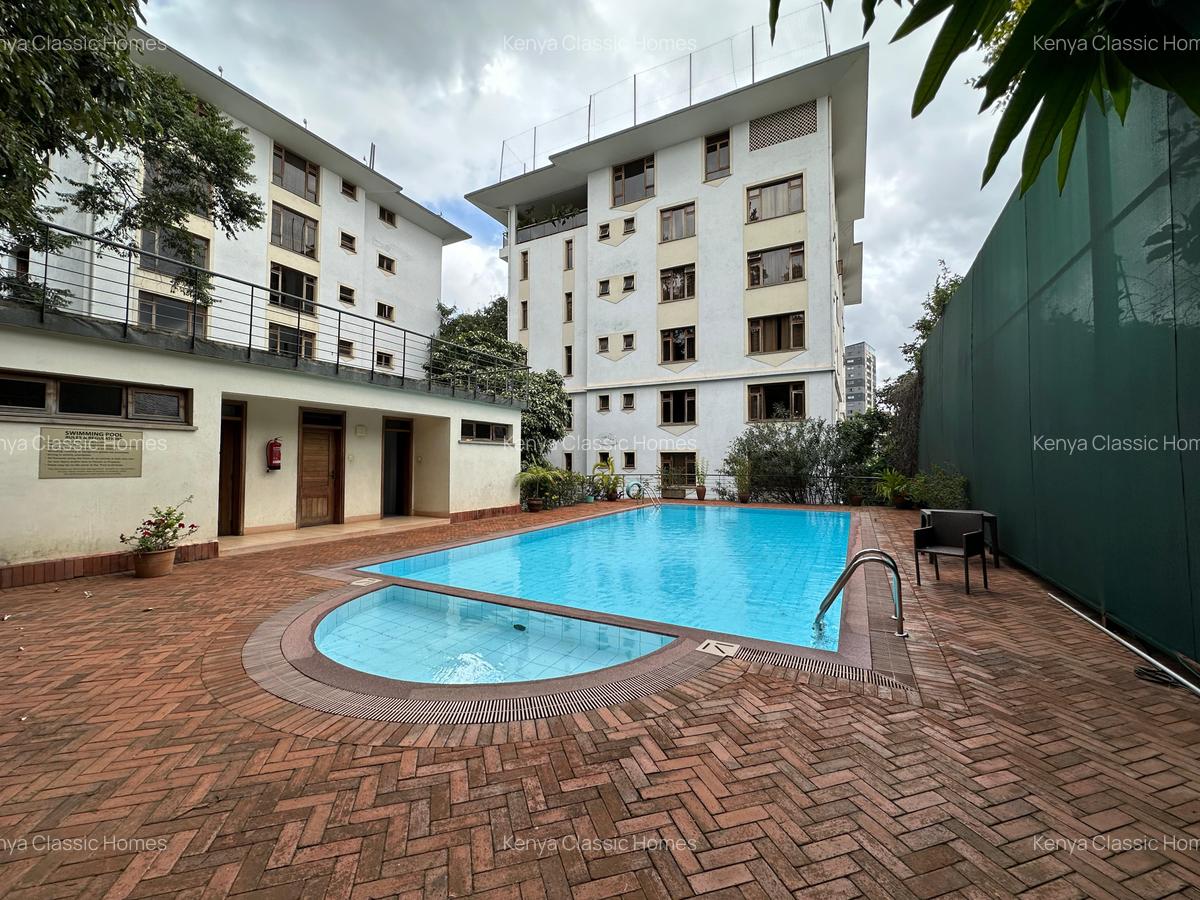 3 Bed Apartment with En Suite at Riverside - 1