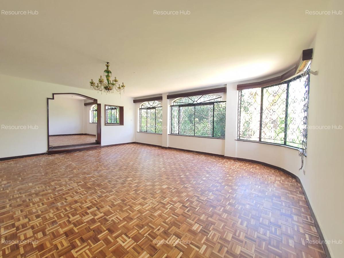 6 Bed House with En Suite in Nyari - 5