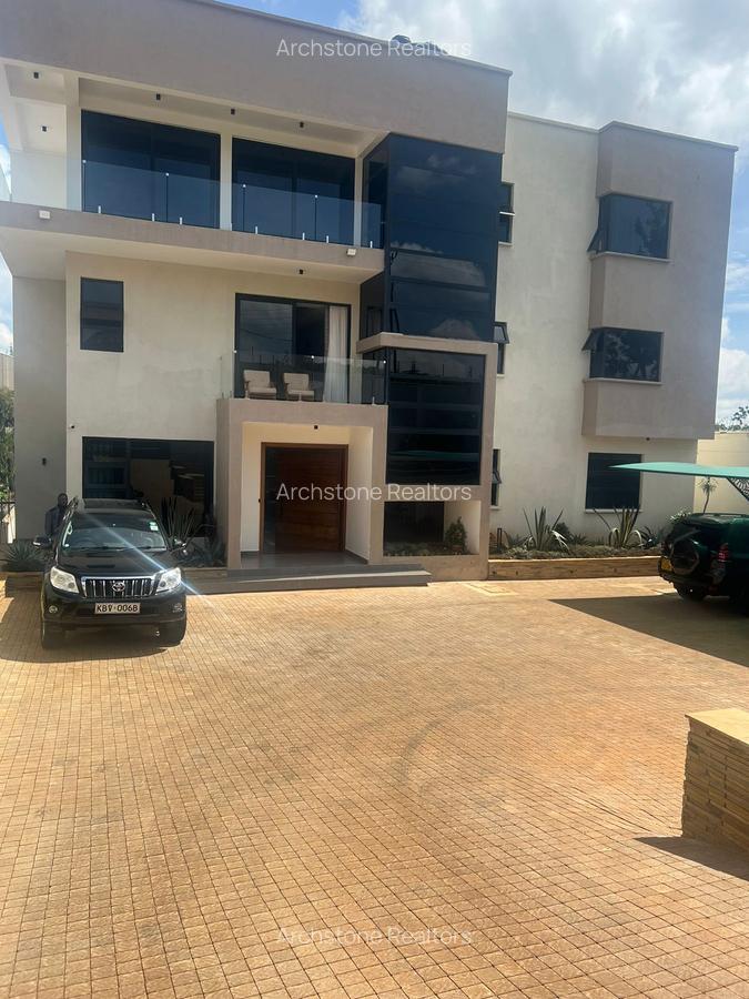 5 Bed House with En Suite in Runda - 1