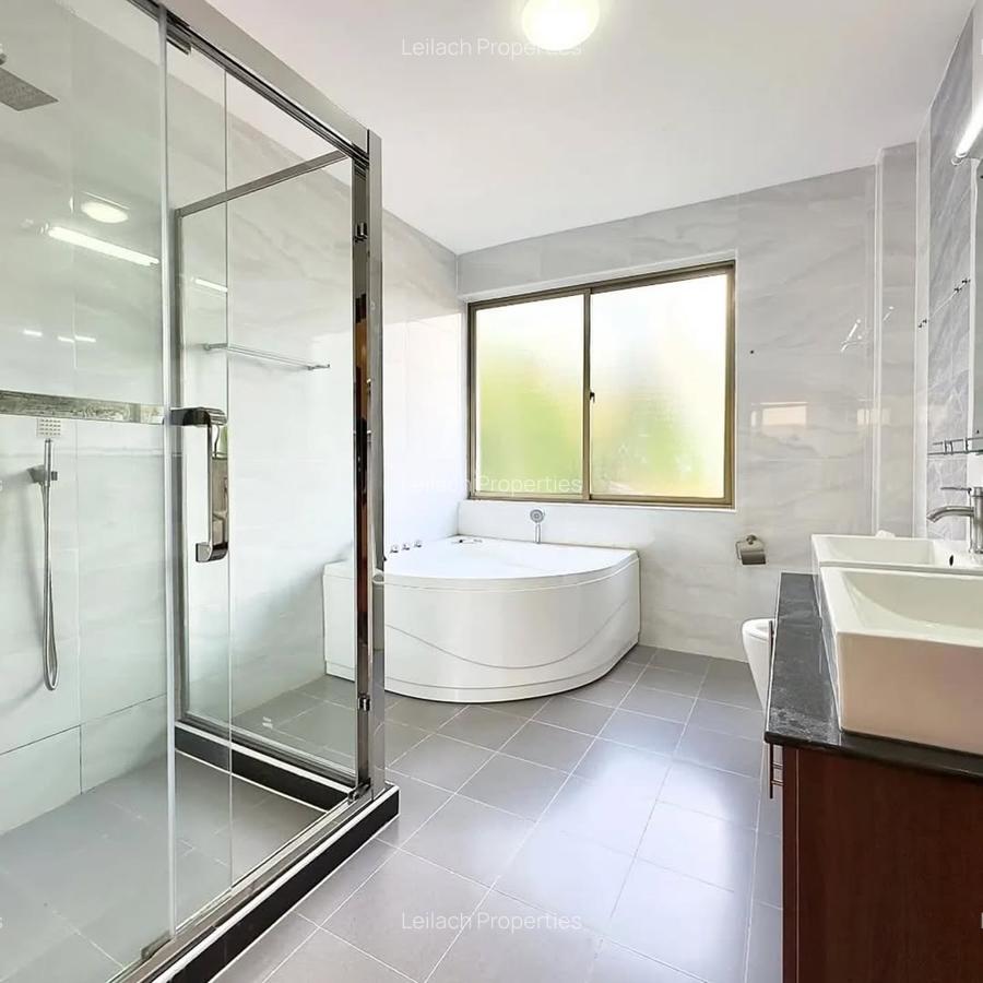 5 Bed Townhouse with En Suite in Lavington - 2