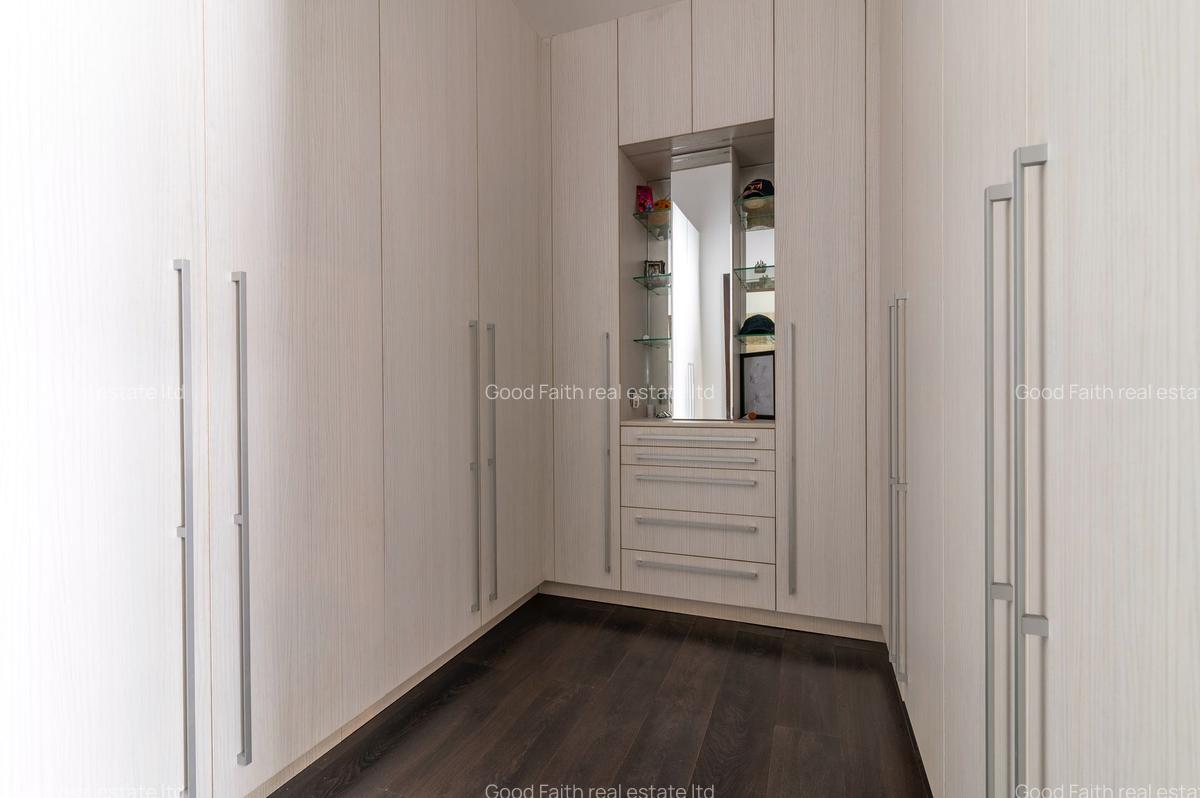 6 Bed House with En Suite in Runda - 7