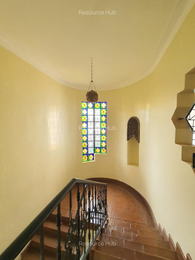 5 Bed House with En Suite at Nyari - 16