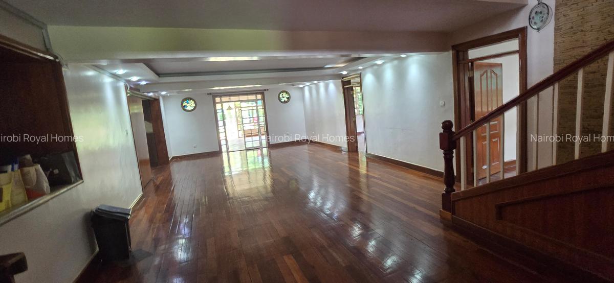 4 Bed House with En Suite at Mimosas Drive - 19