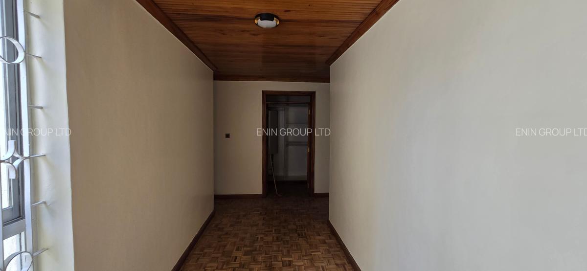 5 Bed House with En Suite at Nyari Central - 16