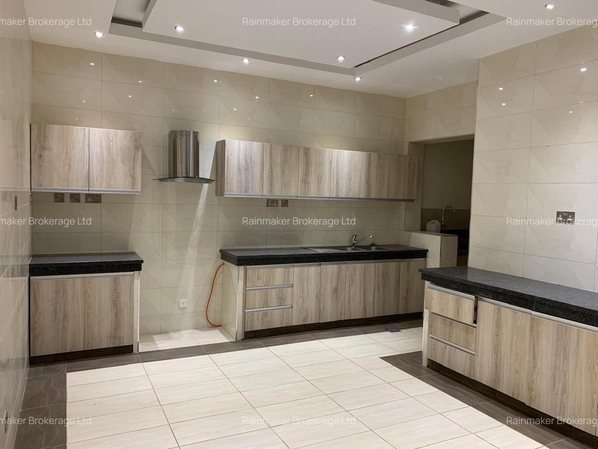 7 Bed House with En Suite in Nyari - 10