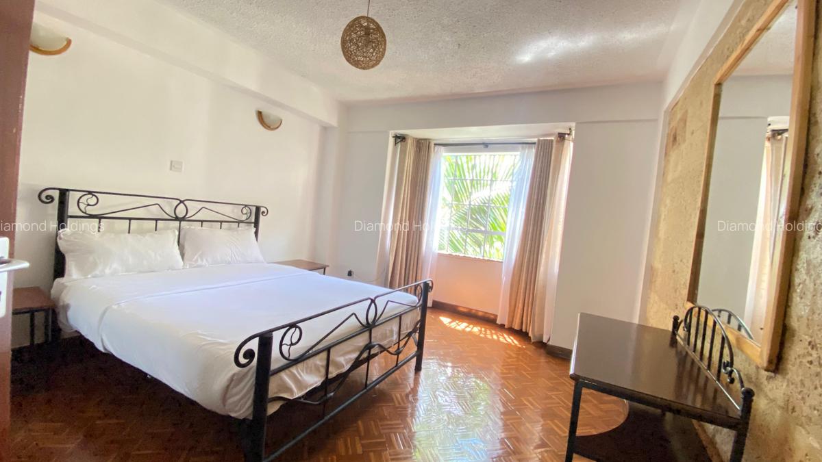 Serviced 2 Bed Apartment with En Suite at Brookside - 3