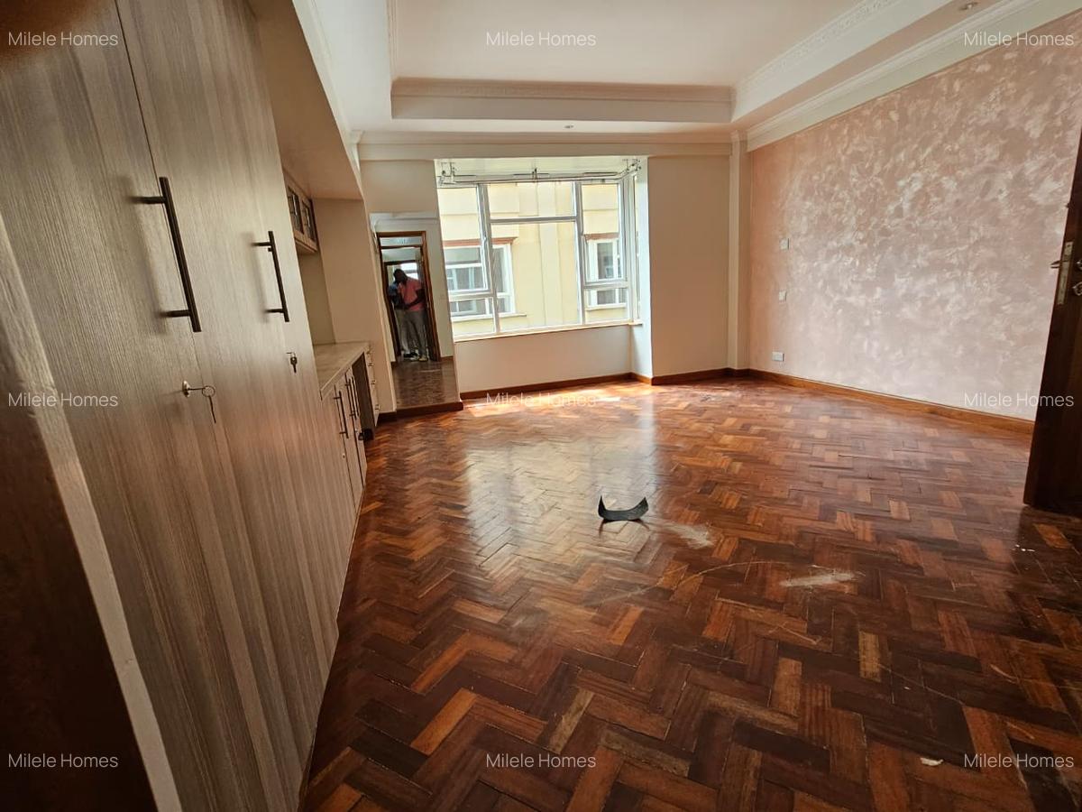 Serviced 3 Bed Apartment with En Suite in Parklands - 19