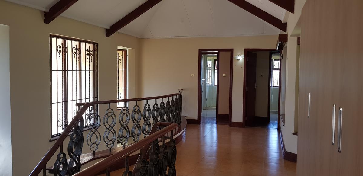 5 Bed House with En Suite at Mimosa Road - 16