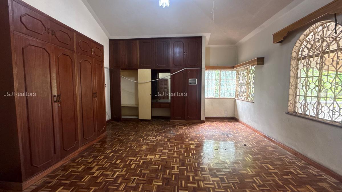 Commercial Property with Service Charge Included in Lavington - 14