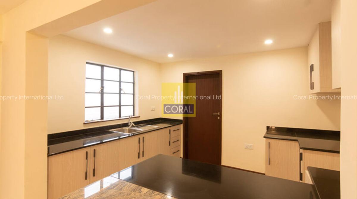 4 Bed Townhouse in Parklands - 7