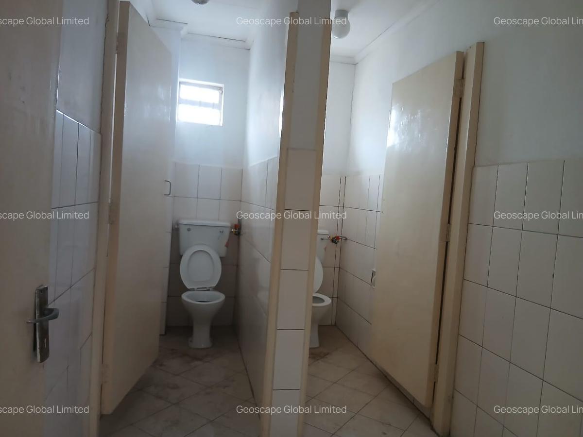 10,497 ft² Warehouse with Backup Generator in Industrial Area - 4