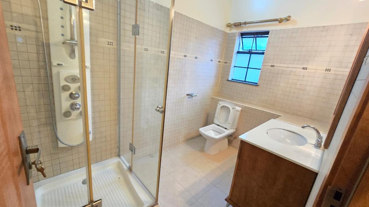4 Bed Townhouse with En Suite in Lavington - 13