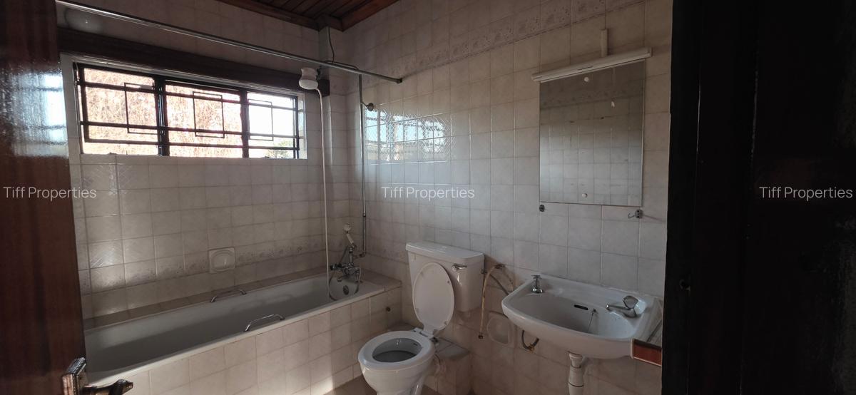 4 Bed House in Nyari - 12