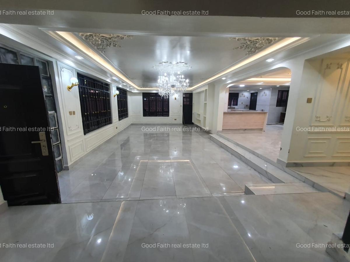 6 Bed House with En Suite in Ridgeways - 16