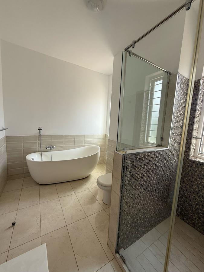 4 Bed Townhouse with En Suite in Lavington - 2