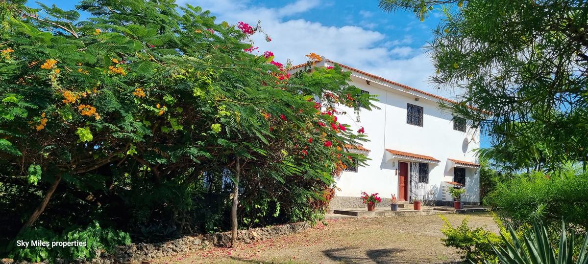 3 Bed Villa with En Suite at Kuruwitu - 8