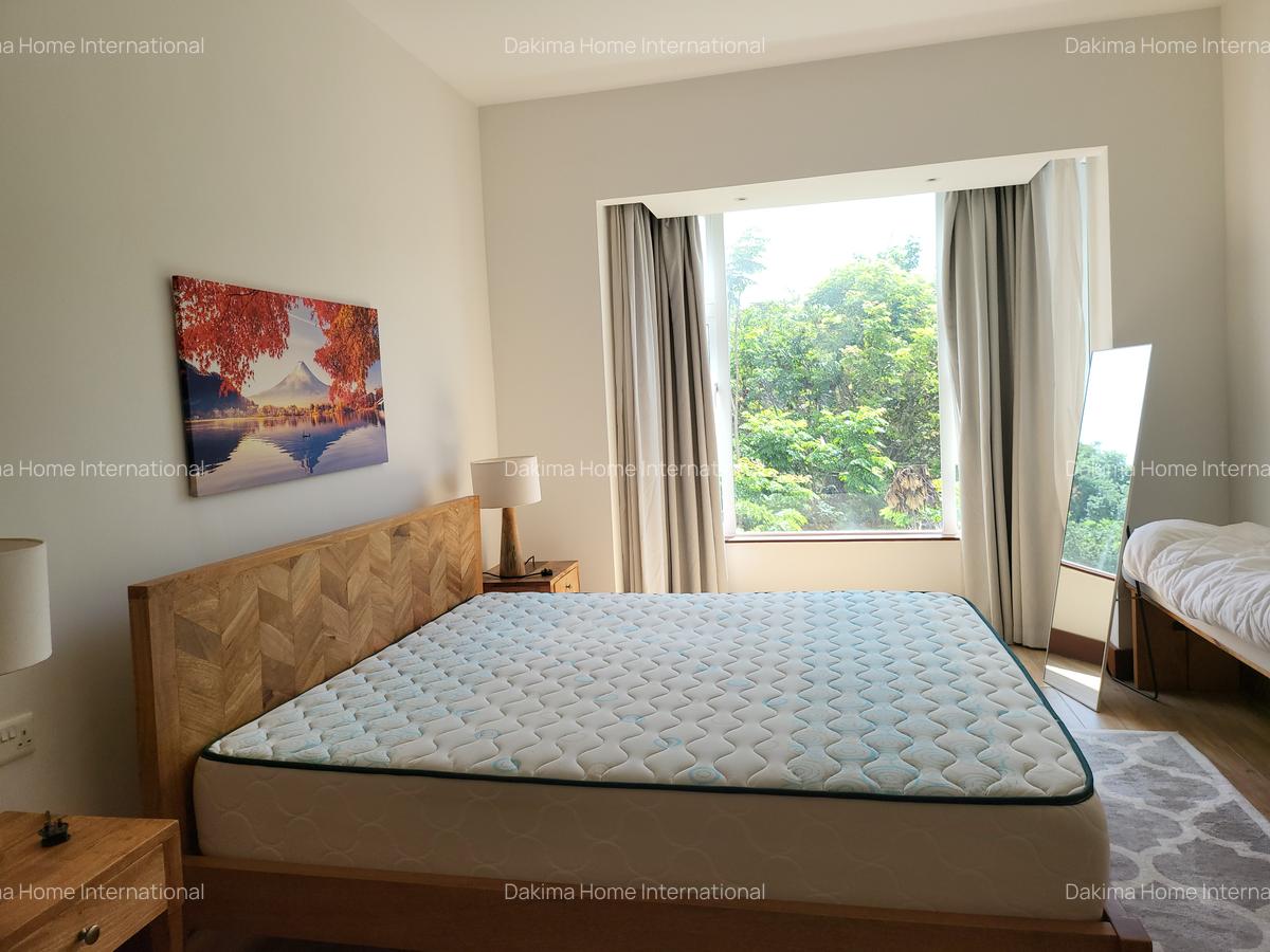 Serviced 2 Bed Apartment with En Suite in Parklands - 12