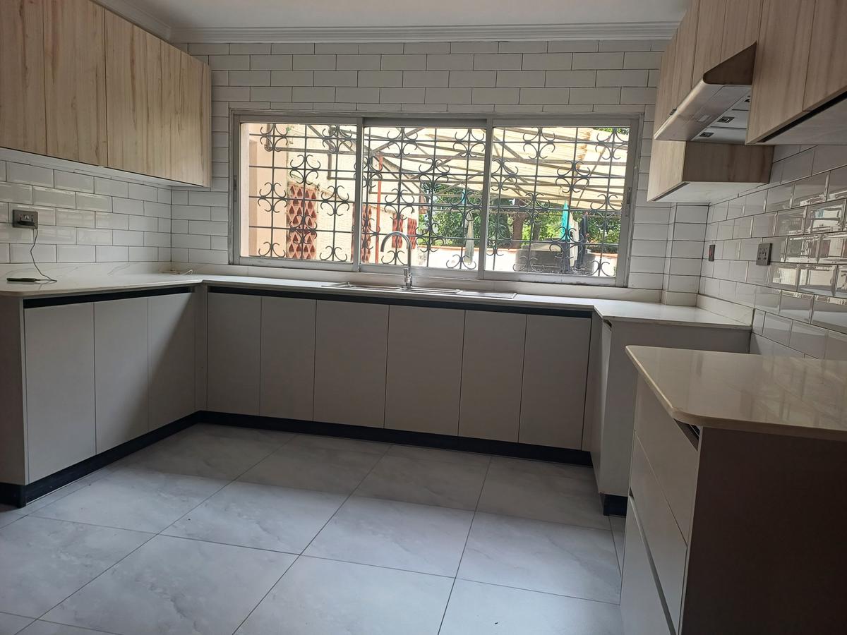 4 Bed House with En Suite at Runda Drive - 7