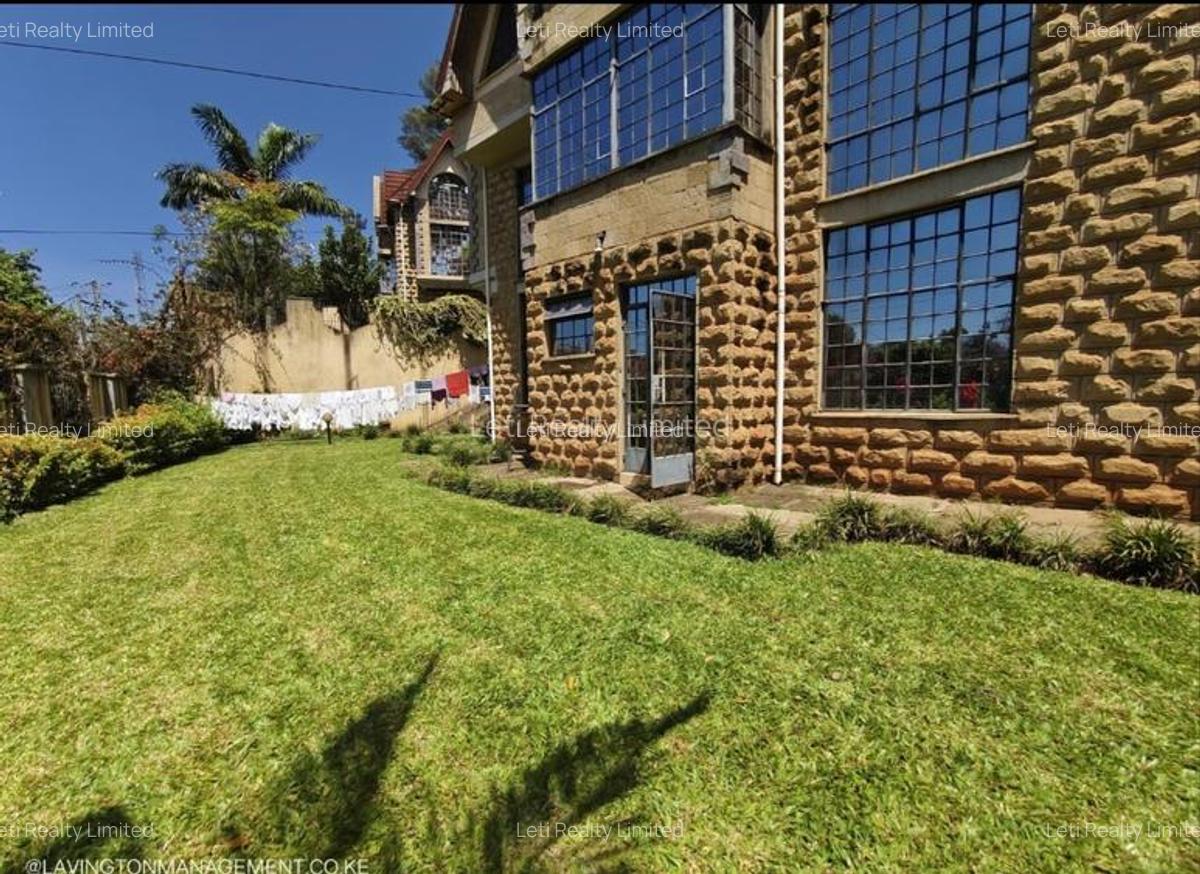 5 Bed Townhouse with En Suite in Lavington - 3