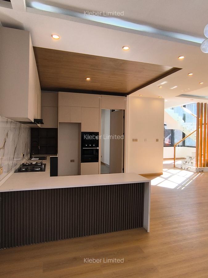 5 Bed Villa with En Suite in Lavington - 5