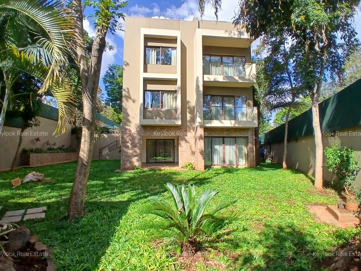 5 Bed Townhouse with En Suite at Lavington Green - 1