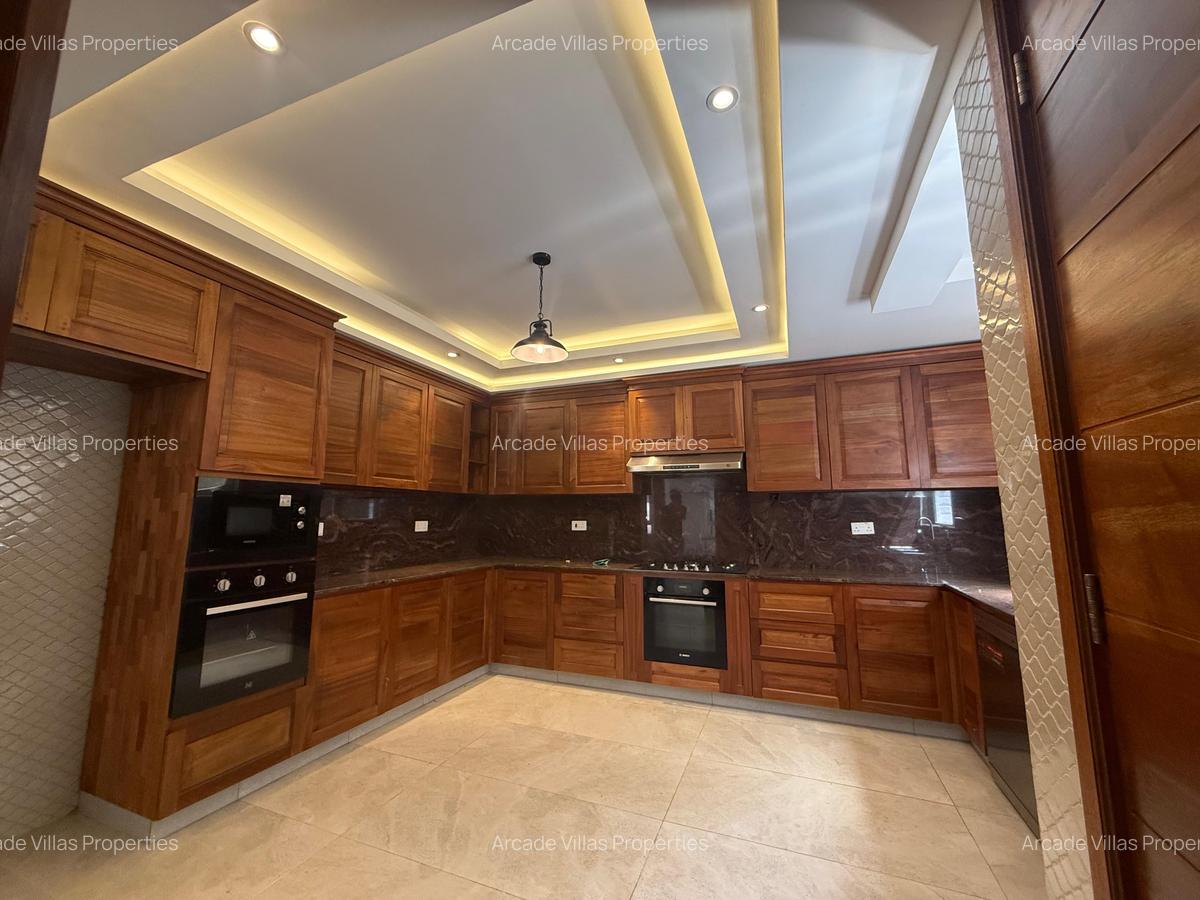 5 Bed Townhouse with En Suite in Lavington - 5