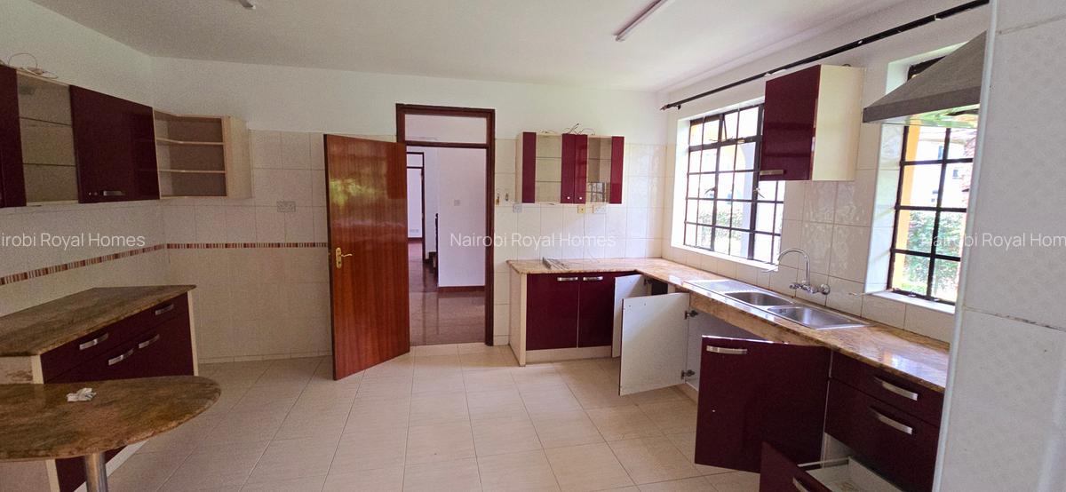 4 Bed Townhouse with En Suite at Lavington Mall - 7