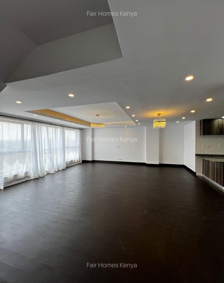 4 Bed Apartment with En Suite at Valley Arcade - 2