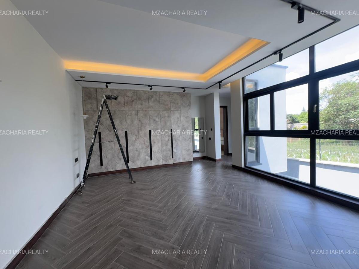 4 Bed Villa with En Suite in Nyari - 5