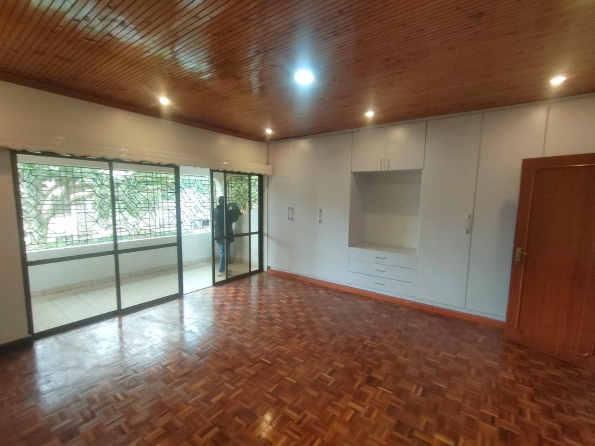4 Bed House with En Suite in Runda - 3