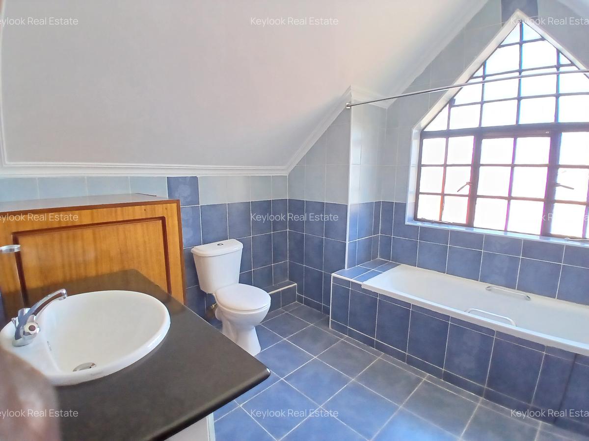 5 Bed Townhouse with En Suite at Lavington Green - 8