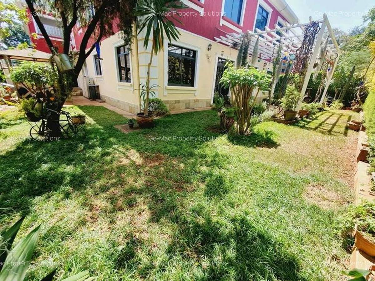 5 Bed House with En Suite in Lavington - 2