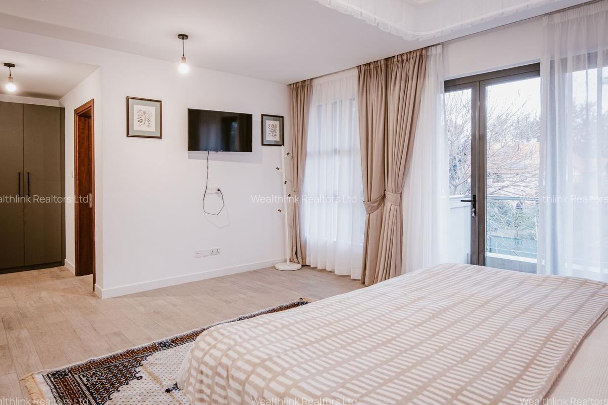 4 Bed Townhouse with En Suite at Two Rivers - 6