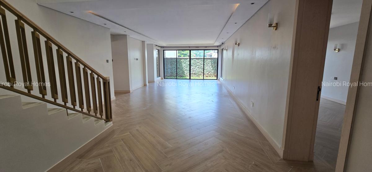 5 Bed House with En Suite at Lavington Green - 20