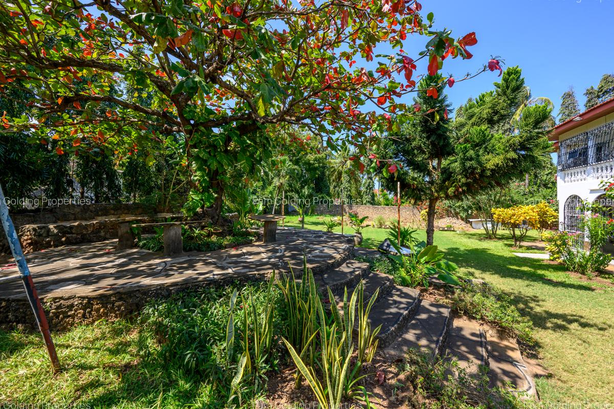 4 Bed Townhouse with En Suite at Beach Road - 6