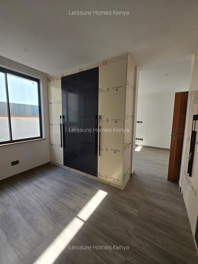 5 Bed Villa with En Suite at Apple Cross - 14