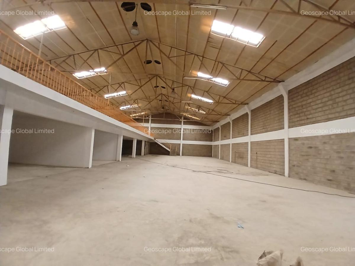 24,750 ft² Warehouse with Parking in Industrial Area - 2