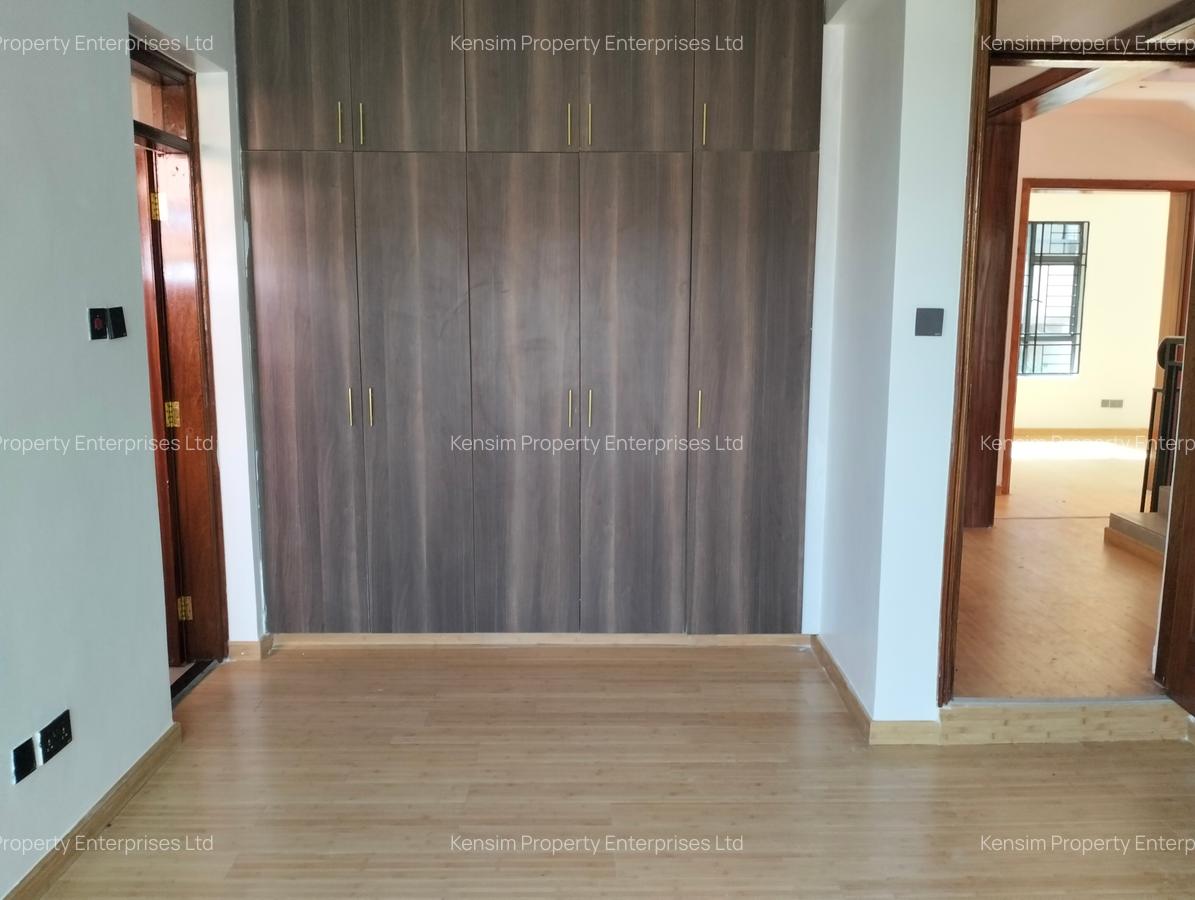 5 Bed Townhouse with En Suite in Lavington - 13