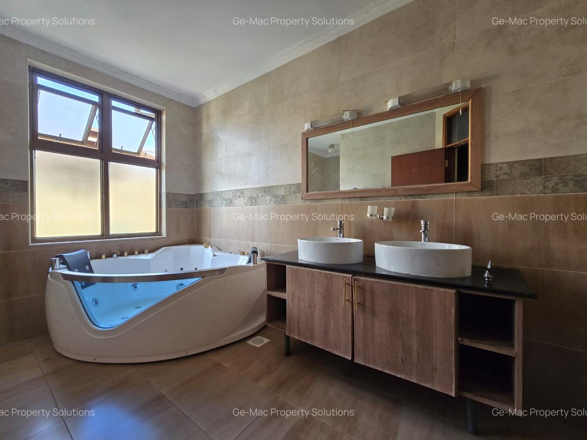 5 Bed House with En Suite in Lavington - 10