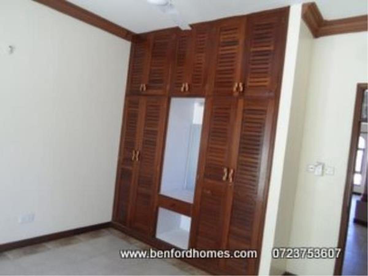 Furnished 3 Bed Apartment with En Suite at Area - 8