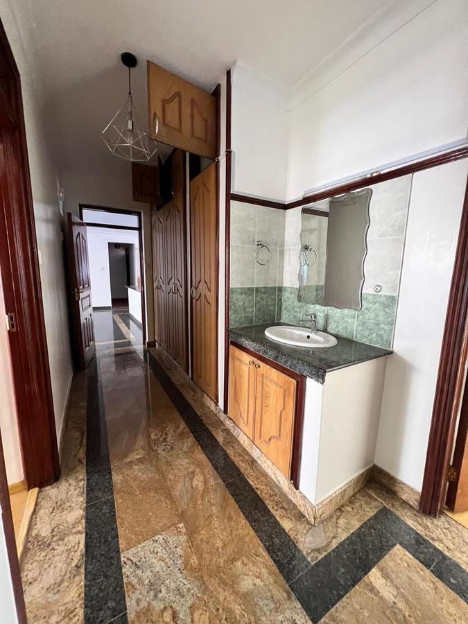 3 Bed Apartment with En Suite in Lavington - 2