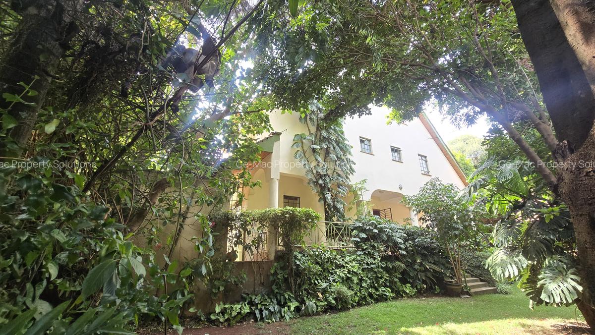 5 Bed House with En Suite in Lavington - 2