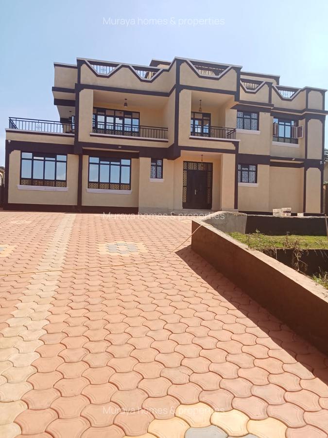 6 Bed House with En Suite at Membley - 1