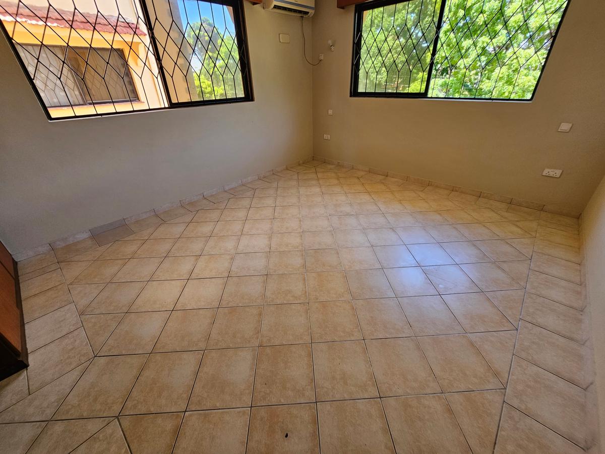 3 Bed Apartment with En Suite in Nyali Area - 13