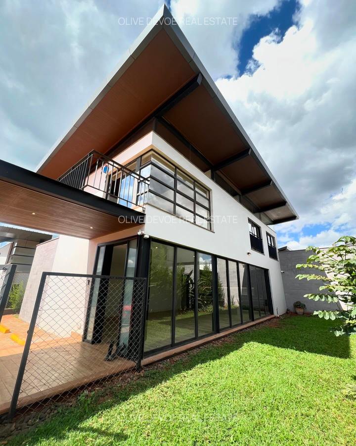 4 Bed Villa with En Suite in Runda - 1