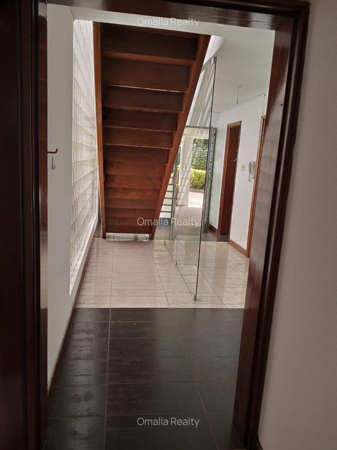 4 Bed House with En Suite in Lavington - 5